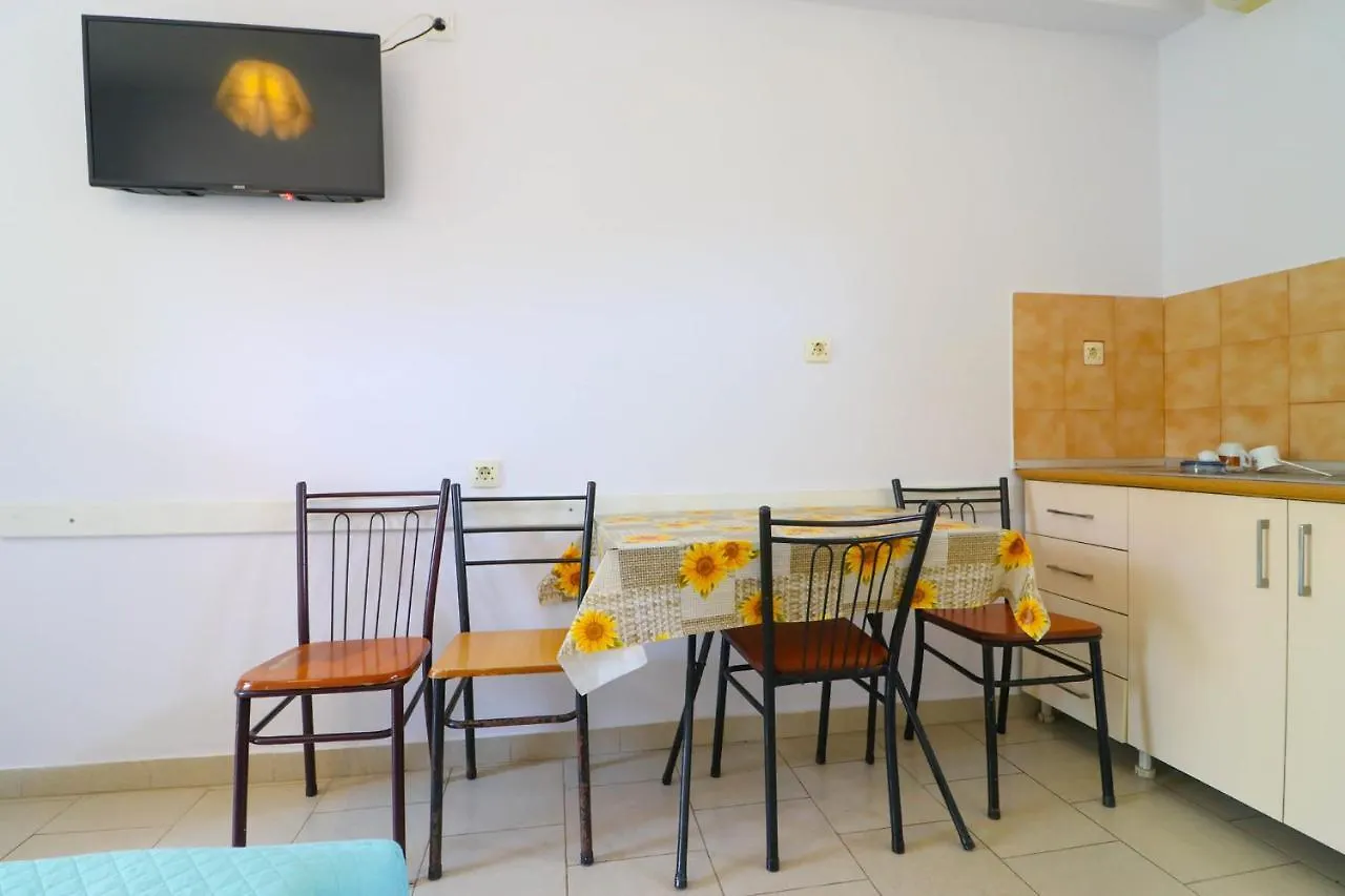 Neranxi Apartament Himarë Mini-hôtel